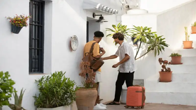 From Vacation to Investment: How Buying a Holiday Home in Dubai Can Benefit You
